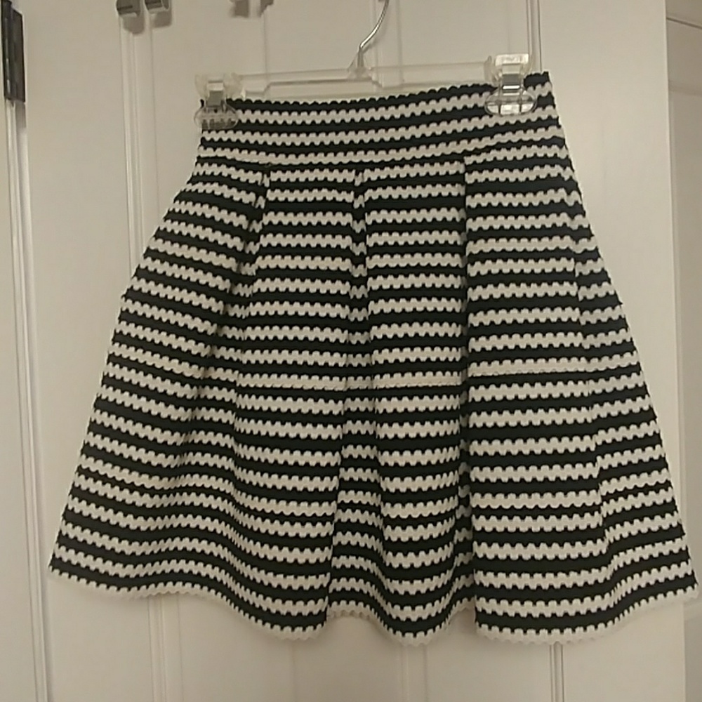 Express black & white striped skirt